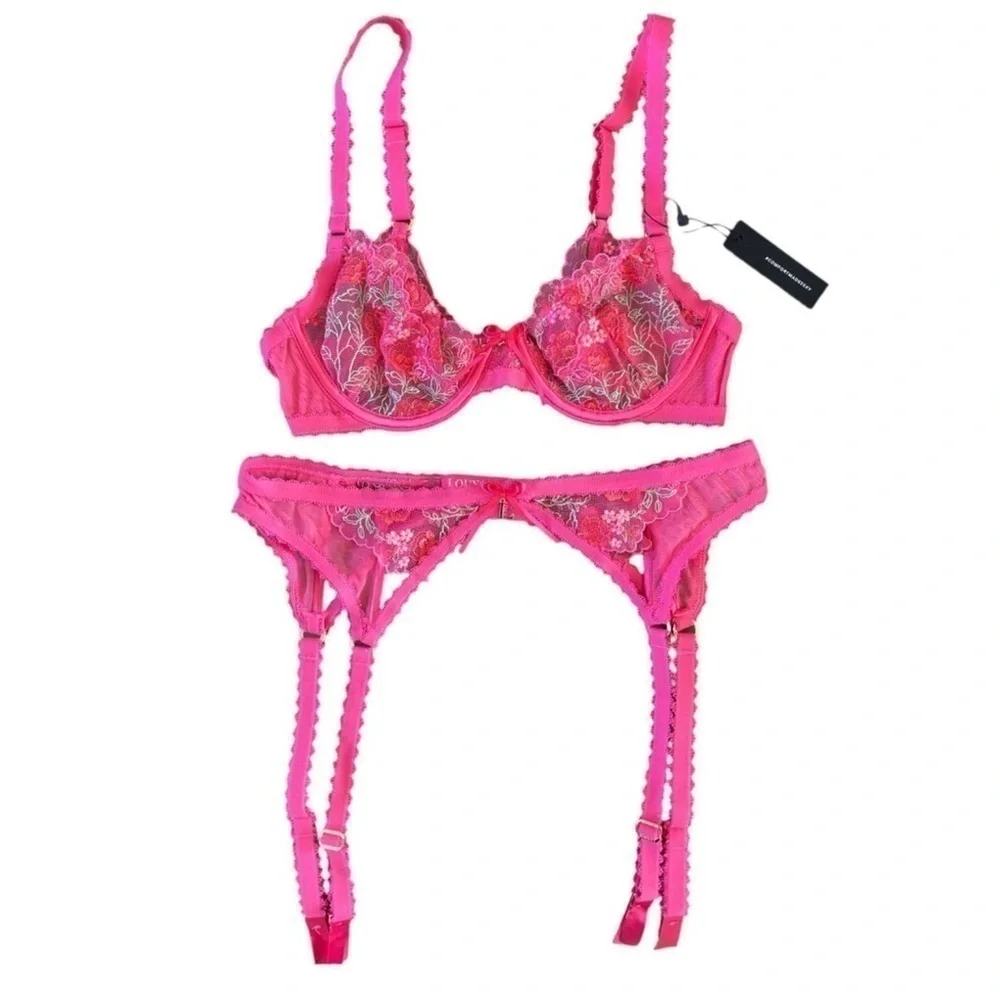 NWT LOUNGE Leelah Bra and matching garter Set Hot Pink Lace Embroidered